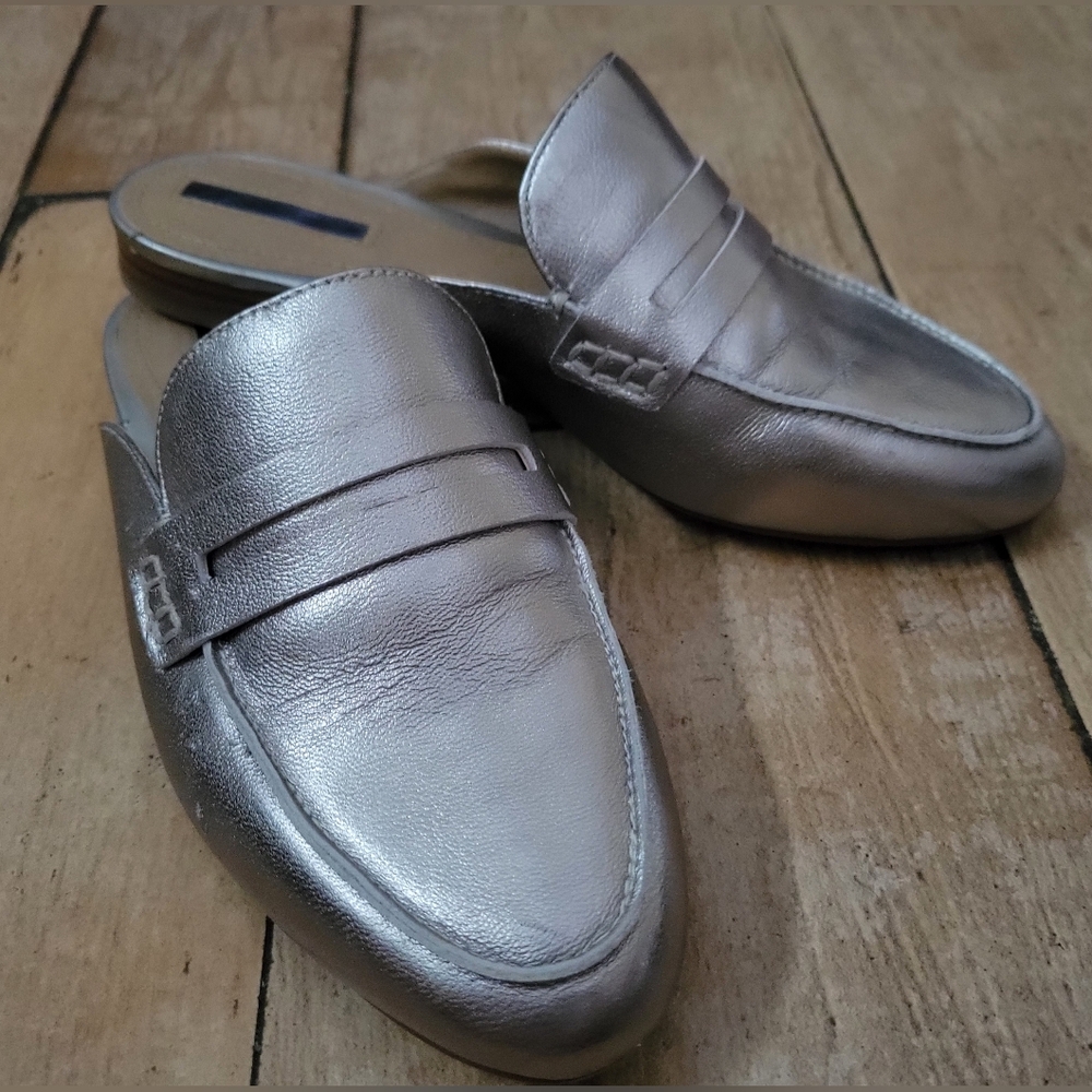 TAHARI Flora champagne loafer slip on leather 6